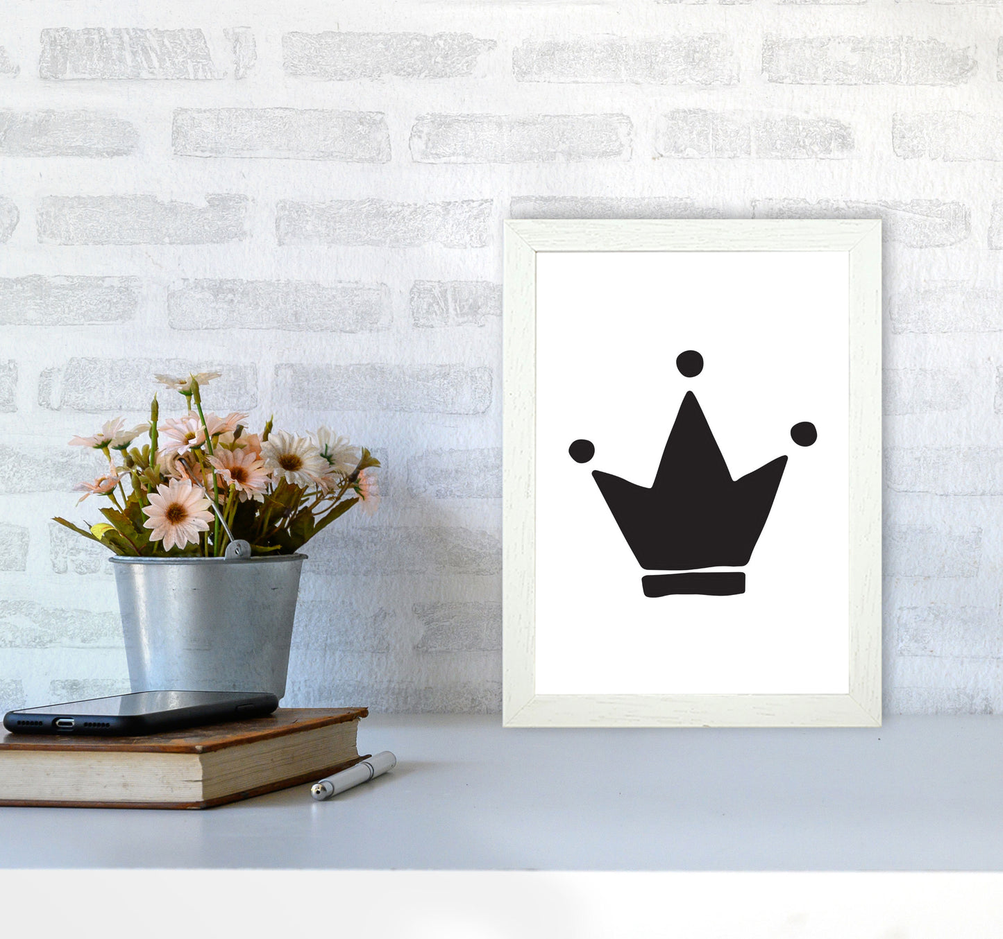 Black Crown Modern Print A4 Oak Frame