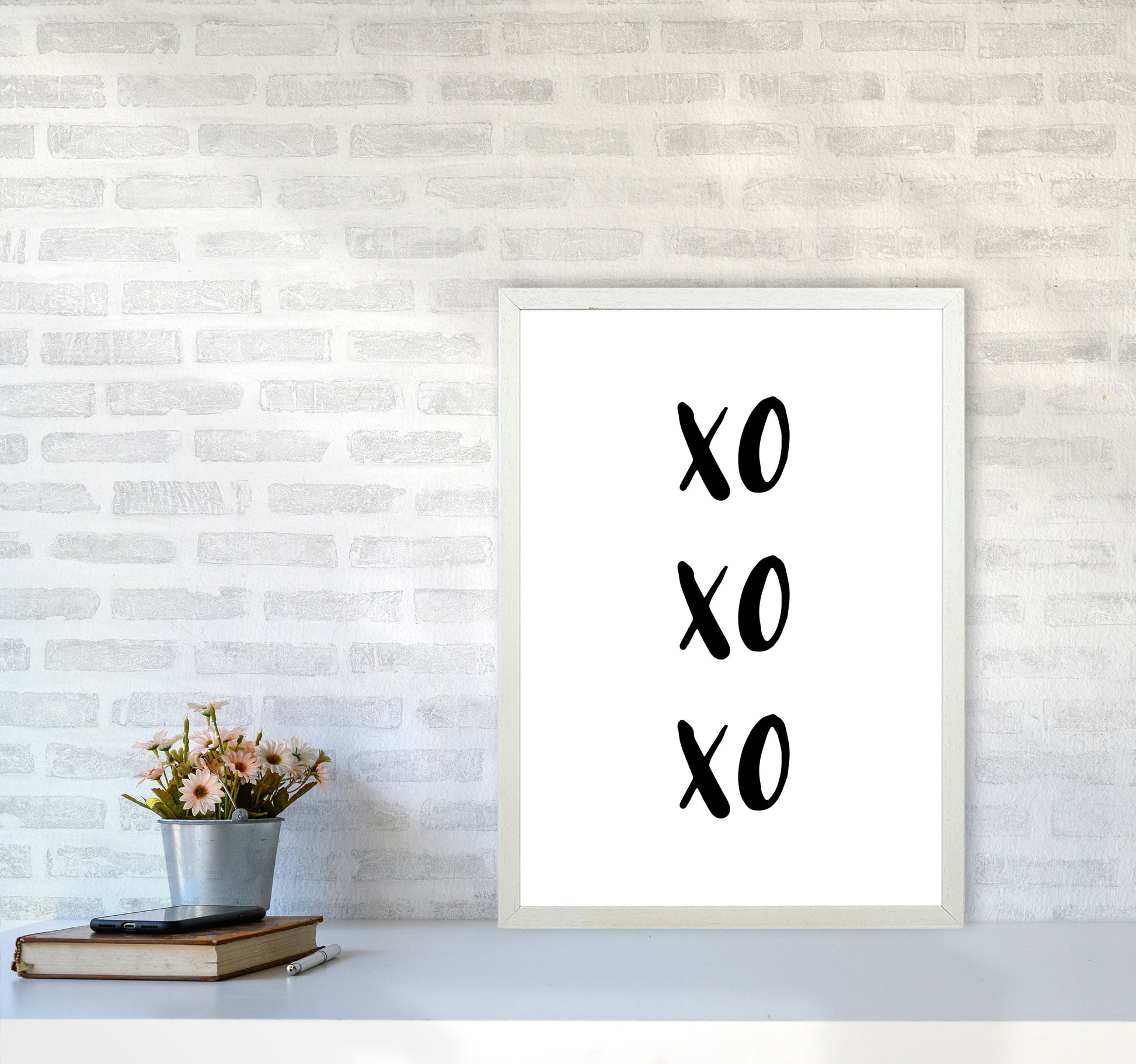 XOXOXO Modern Print A2 Oak Frame